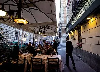  ?? (foto Claudio Guaitoli) ?? Termini
Il ristorante «Mino» in via Milazzo: il proprietar­io non trova personale