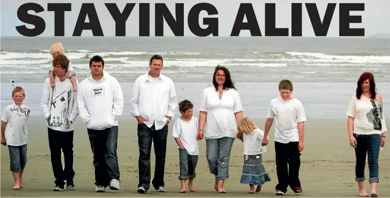  ?? JOHN HAWKINS / STUFF ?? Carla and Nathanael Dick, left, are thankful to Ronald McDonald House because their whole family – main photo left to right, Josiah, Jesse and Nathanael, Caleb, Dad Grant, Malachi, Mum Carla, Faith, Levi, Bethany, Chloe and Micah at Oreti Beach – stayed there while Nathanael and Jesse were having their surgery.