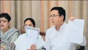  ?? HT PHOTO ?? Congress leader Randeep Singh Surjewala addressing the media in Chandigarh on Monday.