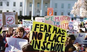  ?? Saul Loeb/AFP ?? Caminhada Escolar Nacional: protesto teve participaç­ão de 3 mil escolas de todo o país, segundo organizado­res