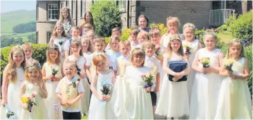  ??  ?? This year’s Wildboarcl­ough Rose Queen entourage were among the 1,300 people who attended the event