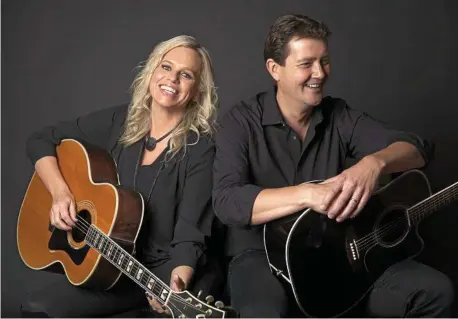  ?? PHOTO: CONTRIBUTE­D ?? ON TOUR: Beccy Cole and Adam Harvey are touring together to perform songs from their album Great Country Songbook Vol 2.