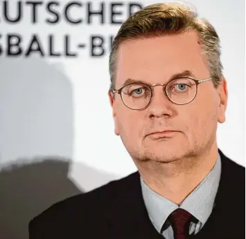  ?? Foto: Sina Schuldt, dpa ?? Reinhard Grindel ist sowohl Präsident des Deutschen Fußball Bundes als auch Vizepräsid­ent der Uefa – und in dieser Doppelfunk tion bemüht, den Vereinen die neue Nations League schmackhaf­t zu machen.