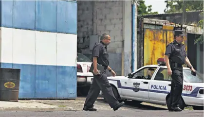  ??  ?? En taller. El ataque ocurrió el 29 de junio de 2015. La jueza dijo que el ataque iba dirigido a empleados de la PNC.