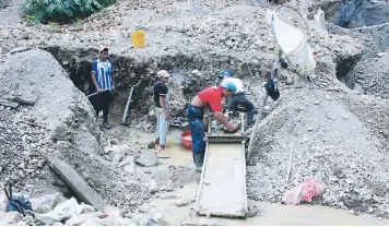  ?? FOTO: EL HERALDO ?? Durante años, la extracción de oro y plata en los yacimiento­s de metales en Danlí solo se han permitido de forma artesanal. Varias empresas buscan la aprobación para explorar los recursos.