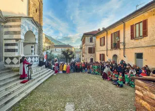  ?? (foto Locatelli) ?? Sul lago
La piazza di Corenno Plinio sul ramo lecchese del lago di Como