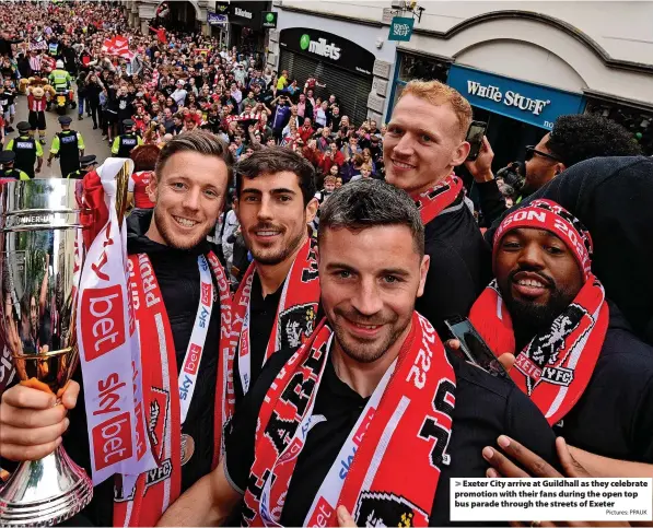  ?? Pictures: PPAUK ?? > Exeter City arrive at Guildhall as they celebrate promotion with their fans during the open top bus parade through the streets of Exeter