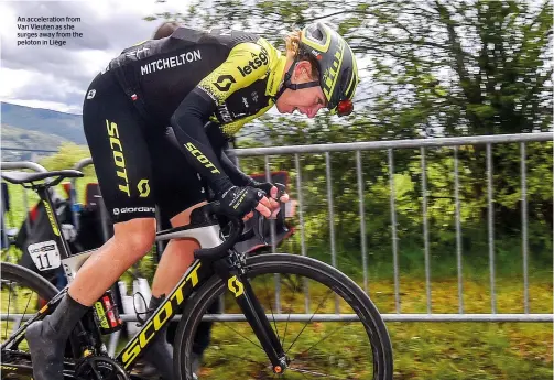  ??  ?? An accelerati­on from Van Vleuten as she surges away from the peloton in Liège