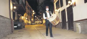  ??  ?? A dusk drummer wanders the streets while playing hand-held drums through the night, Tokat, Turkey, April 13, 2021.