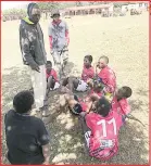  ?? ?? Ezulwini Aces Coach Siyabonga Dlamini issuing instructio­ns to his players during half-time.