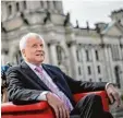  ?? Foto: dpa ?? Seehofer beim Sommerinte­rview vor dem Reichstag in Berlin.