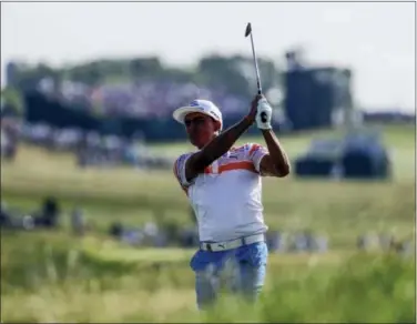  ?? DAVID J. PHILLIP — THE ASSOCIATED PRESS ?? Rickie Fowler hits on the 12th hole during the first round of the U.S. Open on Thursday.