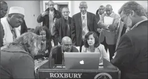  ?? AP/CHARLES KRUPA ?? Muslim, Christian, minority-group and government leaders in Boston watch a video last year as part of the federal pilot program “Countering Violent Extremism.”