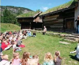  ?? FOTO: JOHS. BJØRKELI ?? Olsen og Frøysnes ser for seg at Byglandstu­net kan bli en arena for Kjempedale­n.