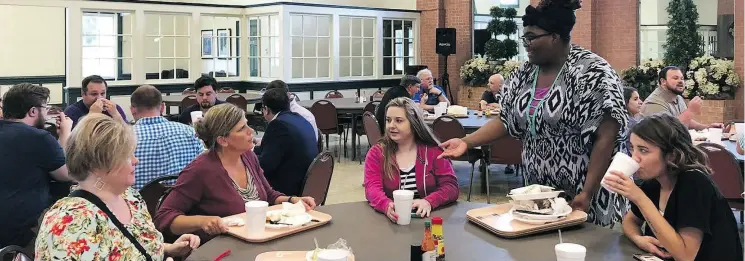  ?? JULIE ZAUZMER / THE WASHINGTON POST ?? Kristi Brown, left, Jill Nash, Jade Perkins, Gracie Robinson, and Milly Horsley eat in the cafeteria at New Orleans Baptist Theologica­l Seminary, where the other tables are filled with male students. The women will not be eligible to be head pastors.