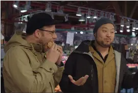  ?? NETFLIX ?? David Chang’s new Netflix series, “Breakfast, Lunch & Dinner,” finds Seth Rogen, left, and Chang in a market in Vancouver.