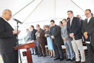  ??  ?? EL GOBERNADOR García Padilla participó en el cónclave ecuménico en La Fortaleza.