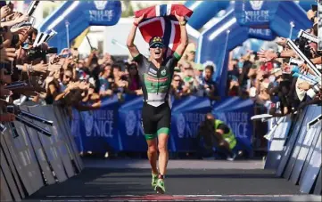  ??  ?? Le Norvégien Gustav Iden s’est imposé en solitaire à Nice, repoussant à ’’’ le double champion olympique, le Britanniqu­e Alistair Brownlee. (Photos Sébastien Botella)