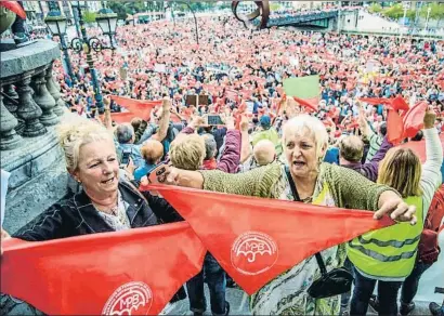  ?? JAVIER ZORRILLA / EFE ?? Manifestac­ión de pensionist­as en Bilbao