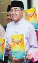  ?? BERNAMAPIX ?? Ahmad Bashah launched the Kedah Budget 2017 yesterday.