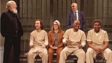  ??  ?? (Left) Michael Keaton as Assange; Pete Davidson plays Michael Avenatti (standing, right); (seated, left-right) Chris Redd, Kate McKinnon, Kenan Thompson and Kyle Mooney in the ‘SNL’ skit.