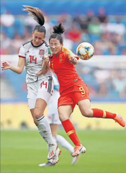  ?? / ALEX GRIMM (GETTY) ?? La española Torrecilla (izquierda) pugna con la china Li Yang.