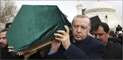  ??  ?? Turkey’s President Recep Tayyip Erdogan (center) carries a coffin as he joins hundreds of mourners who attend the funeral prayers for nine members of Alemdar family killed in a collapsed apartment building, in Istanbul, on Saturday. PRESIDENTI­AL PRESS SERVICE VIA AP