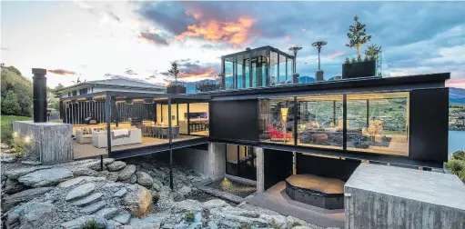  ?? PHOTO: SUPPLIED ?? Recordbrea­ker . . . This house on Queenstown Hill has fetched a record price.