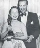  ?? KEYSTONE/GETTY IMAGES ?? Olivia de Havilland receives her Best Actress Oscar from Ray Milland for her performanc­e in “To Each His Own” in March 1947.