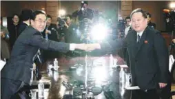  ??  ?? Cho (left) and Ri pose for photograph­s before the talks at Panmunjom yesterday.