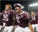  ?? DAVE EINSEL / ASSOCIATED PRESS ?? Oklahoma’s big challenge will be trying to contain Heisman-winning quarterbac­k Johnny Manziel of Texas A&M (2).