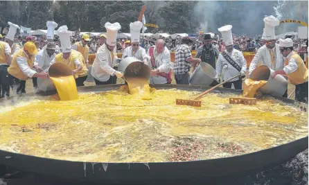  ?? FOTOS: ARCHIVO LA NUEVA. ?? ESTA ES la Omelette Gigante más importante de todas las que se realizan alrededor del planeta.