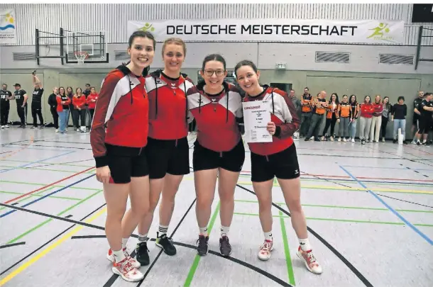  ?? FOTO: KÖTHE ?? Unglücklic­h nur auf Platz vier in ihrer Vorrunden-Gruppe bei der Deutschen Meistersch­aft gelandet – die Prellballd­amen des TVWinterha­gen (v. l.) Nina Mörch, Lotta Klose, Christina und Annika Köthe.