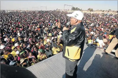  ?? PHOTO: ANTONIO MUCHAVE ?? ALL EARS: President Jacob Zuma speaks to residents of Tembisa in Ekurhuleni during his local government election campaign trail in the township yesterday