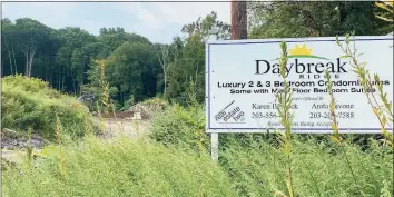  ?? Brian Gioiele / Hearst Connecticu­t Media ?? The Daybreak Ridge developmen­t, off of River Road in Shelton, has received approval to increase its final unit count from 34 to 36.