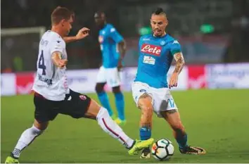  ?? AP ?? Napoli’s Marek Hamsik and Bologna’s Emil Krafth (left) vie for the ball during the Serie A match at the “Dall’Ara” stadium in Bologna on Sunday.