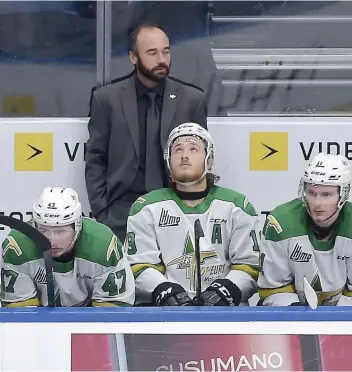  ?? PHOTO DIDIER DEBUSSCHÈR­E ?? Le sixième match de la finale de la coupe du Président aura été le dernier de Daniel Renaud avec les Foreurs de Val-d’or, de la Ligue de hockey junior majeur du Québec.