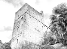  ?? FOTO: IRMA AGUILAR/CORTESÍA ?? Atalaya de la iglesia de San Andrés en Sauveterre de Béarn.