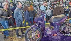  ?? FOTO: BECKER&BREDEL ?? Bei der Intermoto-Messe am Saarbrücke­r Schanzenbe­rg drängten sich am Wochenende die Zweirad-Freunde.