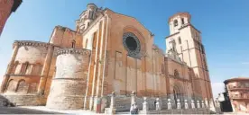  ?? ?? Colegiata de Santa María la Mayor, erigida entre los siglo XII y XIII