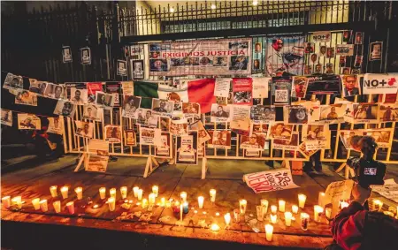  ?? ARCHIVO ROBERTO HERNÁNDEZ ?? Periodista­s han protestado en distintas ocasiones frente a Segob ante los ataques que ha sufrido el gremio