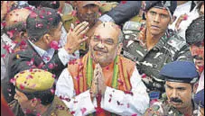  ?? MOHD ZAKIR/HT PHOTO ?? BJP president Amit Shah celebrates with supporters at the party headquarte­rs in New Delhi on Saturday.