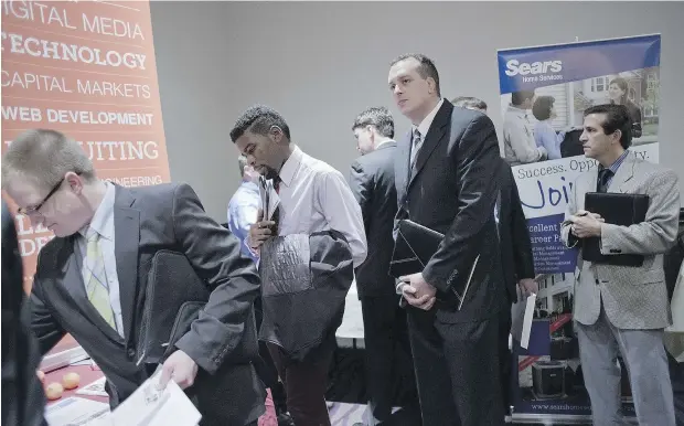  ?? LAURA MCDERMOTT / BLOOMBERG ?? Job seekers wait in line during an event called the Giant Job Fair in Detroit last week. The U. S. Labor Department reported Friday that its economy created 292,000 jobs in December, beating forecasts and lifting the overall 2015 gain to 2.65...