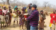  ?? DR ?? Habitantes da Chibia receberam bens alimentare­s
Campanha agrícola