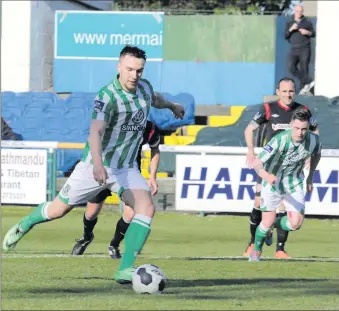  ??  ?? Bray’s Graham Kelly takes the penalty kick against Derry City but he misses the opportunit­y.