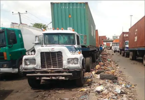  ??  ?? Apapa-Mile 2 Expressway....littered with filth