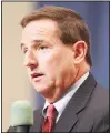  ??  ?? In this file photo,
Oracle co-CEO Mark Hurd speaks at an Oracle event in Redwood City, Calif. Oracle has confirmed Hurd has died on Oct
18. (AP)