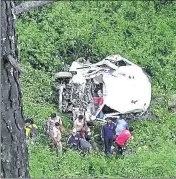  ??  ?? Rescue personnel look for survivors after a 22seater passenger vehicle fell into a gorge in Uttarkashi on Monday. HT PHO