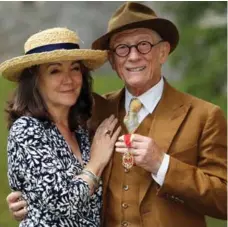  ?? STEVE PARSONS/AFP/GETTY IMAGES FILE PHOTO ?? John Hurt with his wife, Anwen Rees-Myers, after being awarded a knighthood by Queen Elizabeth at Windsor Castle in 2014.