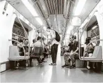 ?? Rubens Cavallari/folhapress ?? Trem da linha 1-azul do metrô, que já conta com música ambiente; custo mensal deve ser de R$ 39 mil